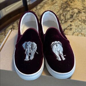 Solids Burgundy Velvet Slip-On Shoes with Elephant Embroidery